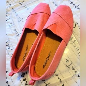 NEW Coral colored flats